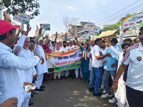Nangal Chaudhary echoed with the slogan 'Vote thief, leave the throne'.