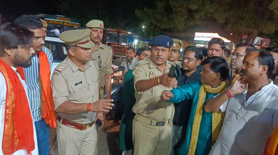 Dispute over playing obscene songs at Dandiya Festival