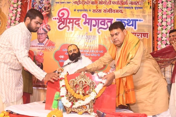Shrimad Bhagwat Katha shows the path of thought, detachment and knowledge.