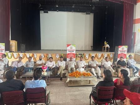 Haryana School Lecturers Association raised issues related to teachers' welfare in the meeting.