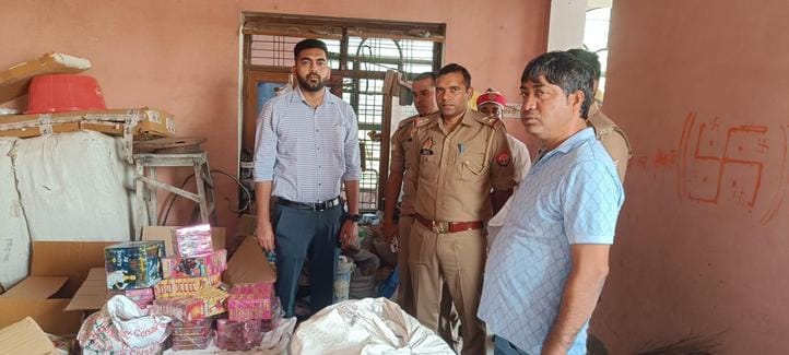 A pickup carrying a consignment of illegal firecrackers was recovered from Nichlaul city.