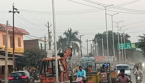 The streets of Nigohi started shining