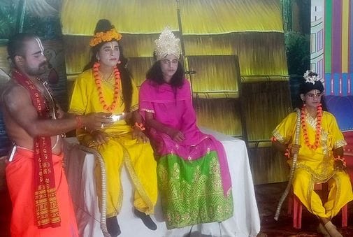 Sage Agastya gave Rama an infallible arrow and advised him to go to Panchavati.
