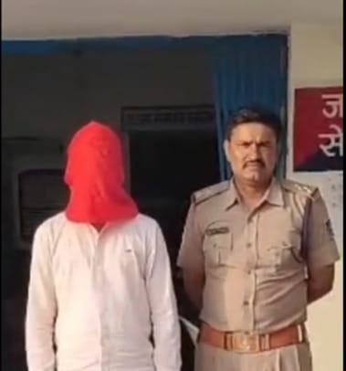 Mauganj police arrested an 'inspector' with a reward of 10,000 rupees