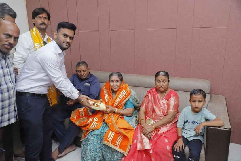 PM Modi's wife Jashoda Ben reached Mahakaleshwar temple and visited Baba Mahakal.
