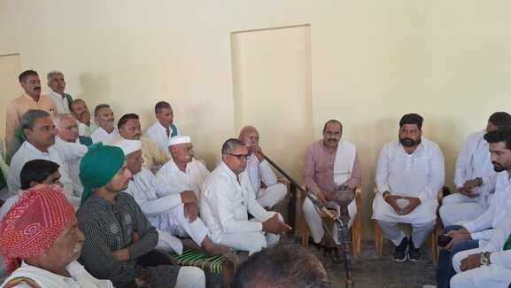 The price of sugarcane should be increased to Rs 450 per quintal.