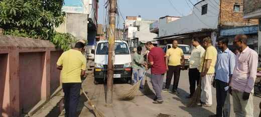 Cleanliness done in Rameshwarpuri, message of cleanliness given