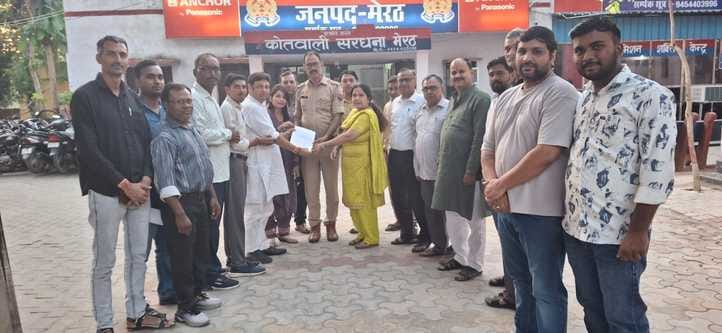 BJP workers demanded increased police patrolling in the market.