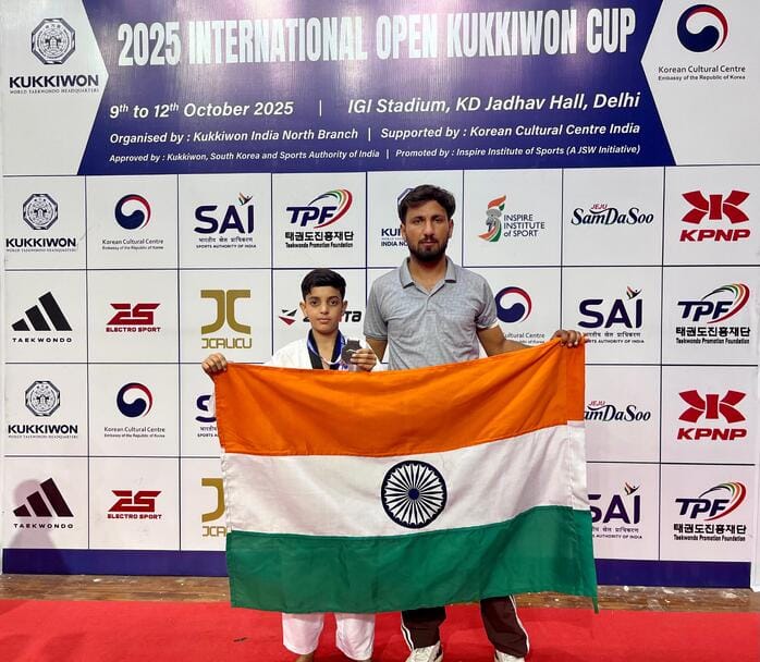 Student Lavyansh Sharma won the silver medal