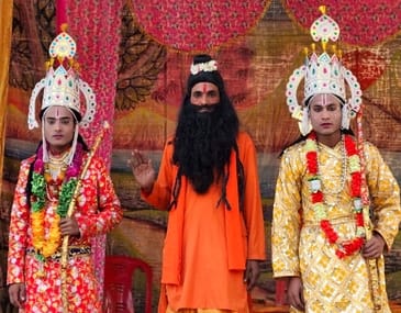 As soon as the bow was broken, the fair ground echoed with the chants of Lord Shri Ram.