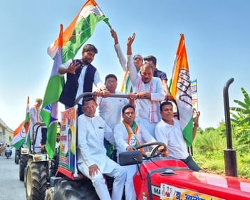 Farmers' self-respect rally held, garlands laid on statues of martyred farmers