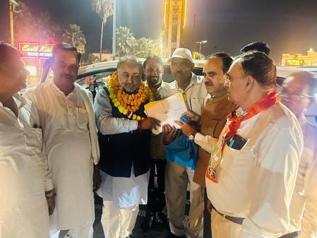 Memorandum submitted for renovation of station and stoppage of express trains