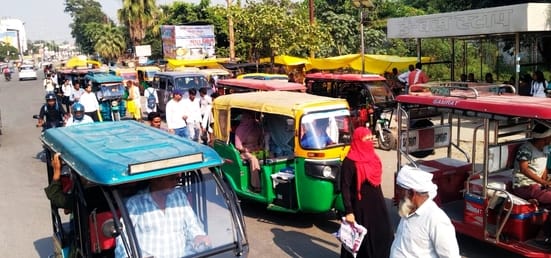 Illegal stands are running on the roads, no action is taken