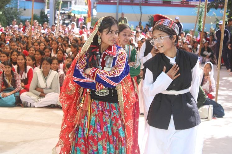 Usha of Kanya Vidyalaya was at the forefront in the 400 meter race.