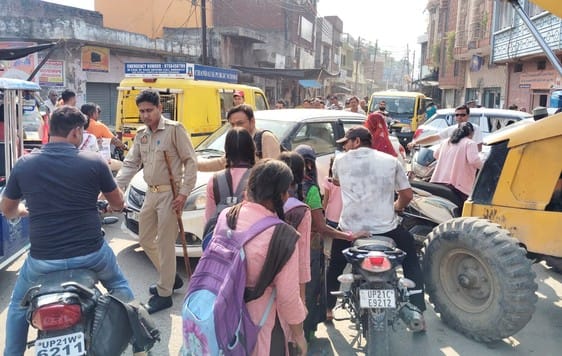 E-rickshaws will not be able to go to Chandausi market from today till Bhai Dooj.