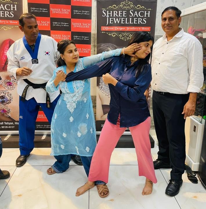 Self-defense training for women in Hisar, more than 70 women participated