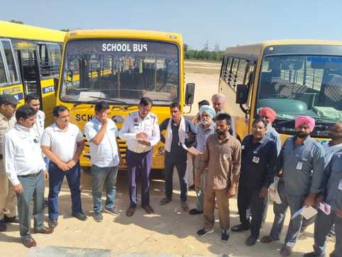 Traffic police tested 75 buses of 18 schools.
