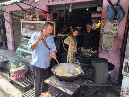 Major action during the festive season, 22 kg of sweets destroyed, samples of 12 collected