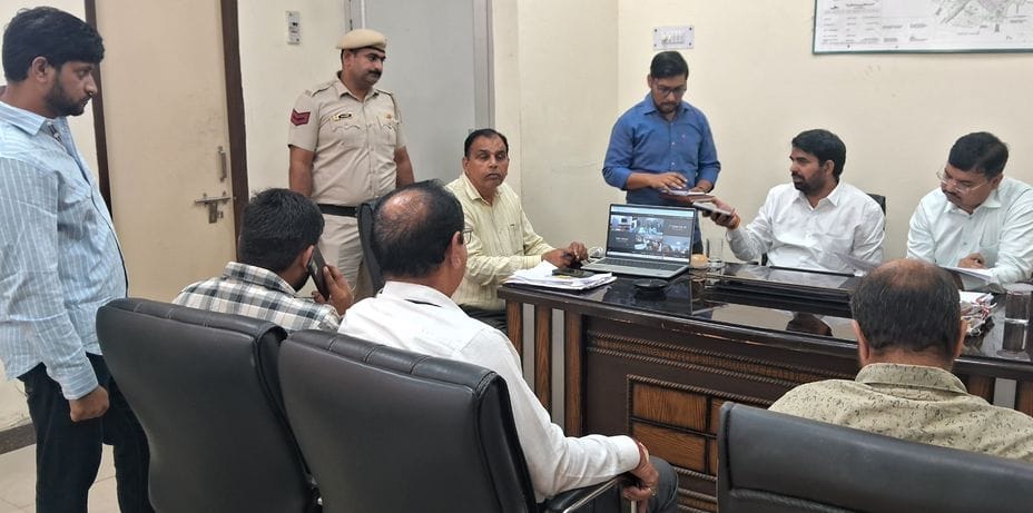 SDM reprimanded the officials for not providing feedback