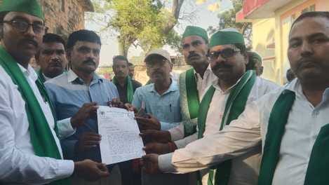 Demand to send children to Kamaluddinpur school only