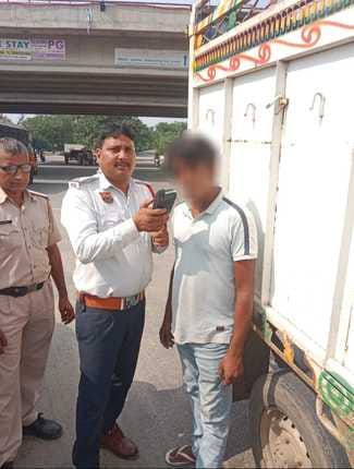 960 drivers were challaned for violating traffic rules.