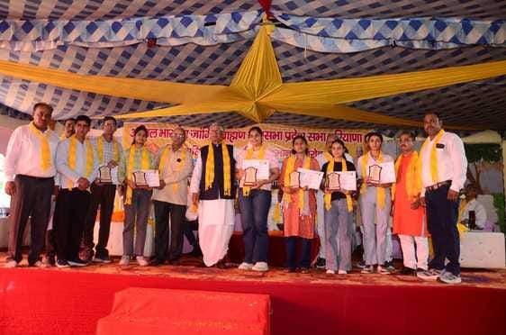 135 meritorious students were honored in the ceremony.