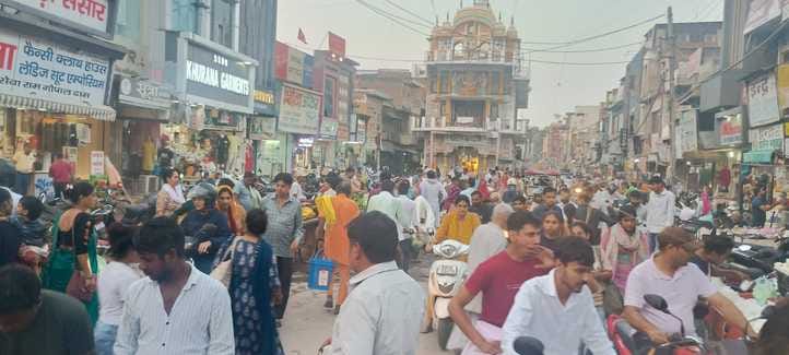 Increased demand for LED lamps and chandeliers during Diwali