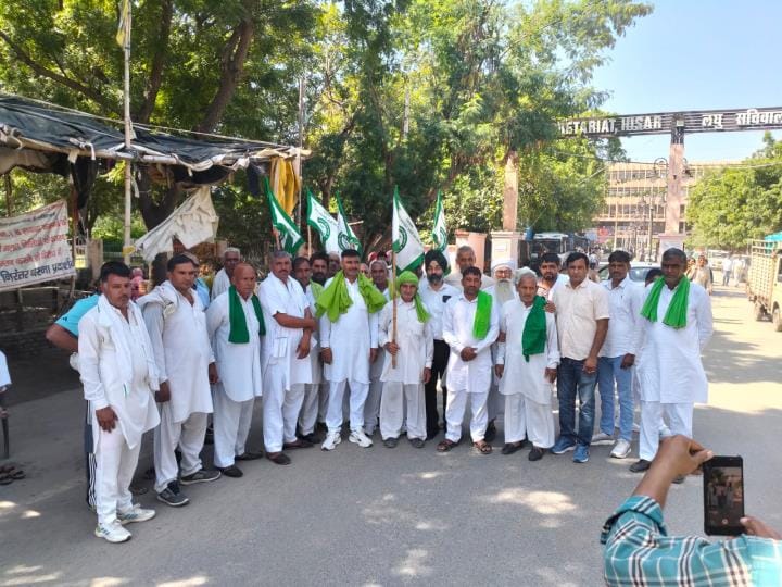 Farmers protest at the gate of the Secretariat, rain damages crops, livestock, houses, and borewells