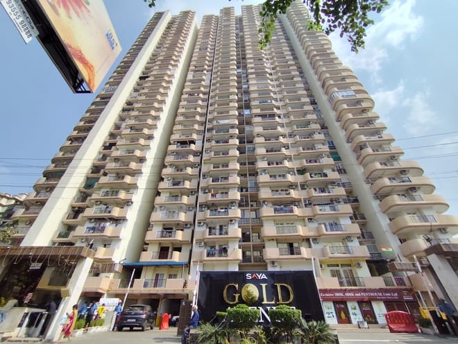 Software engineer dies after falling from 31st floor