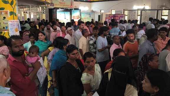 Viral patients increase, hospitals become crowded