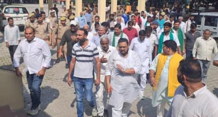 Police surrounded in encounter... Villagers surrounded DM office, created ruckus