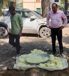 The Food Safety Team destroyed 200 kg of spoiled mawa going to Delhi.
