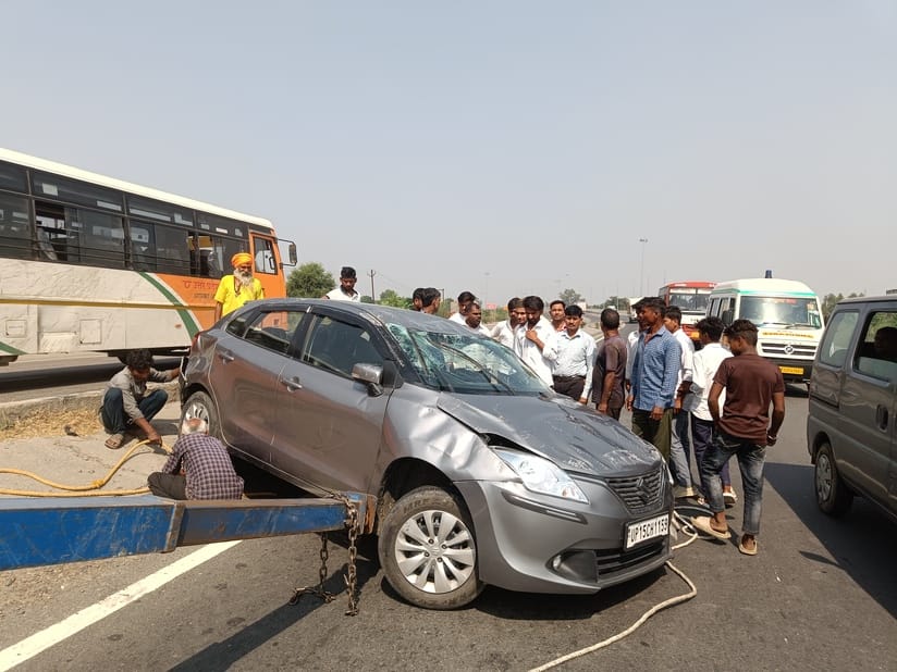 A car collided with a DCM in Roza, hitting a divider and overturning on the highway.