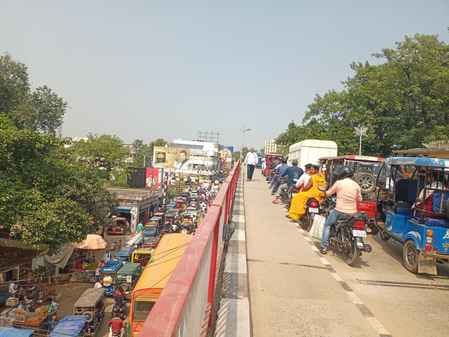 The traffic jam lasted for two hours, with vehicles stranded on the overbridge.