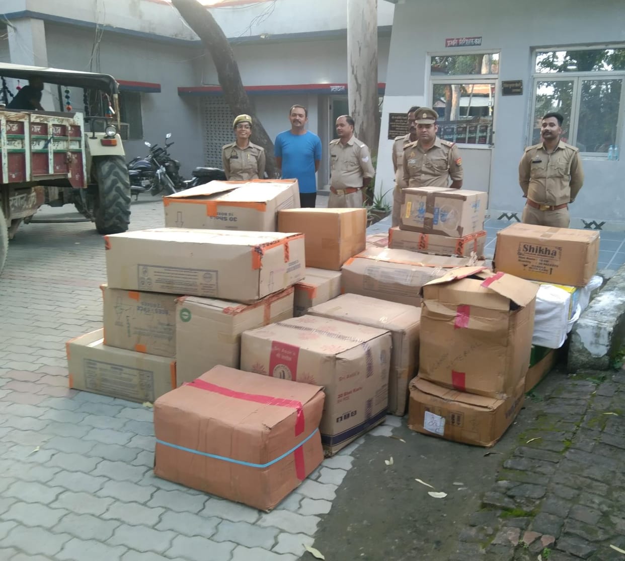 Police seize three quintals of illegal crackers