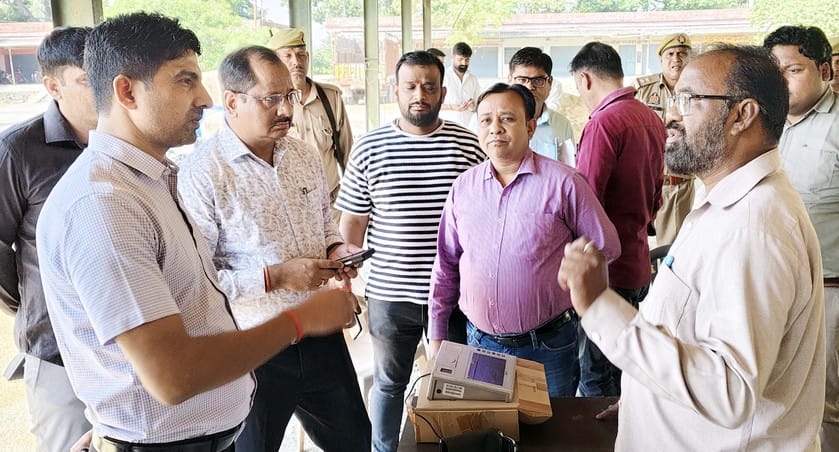 Paddy-laden trolleys disappeared before reaching the centers in Puwaiyan.