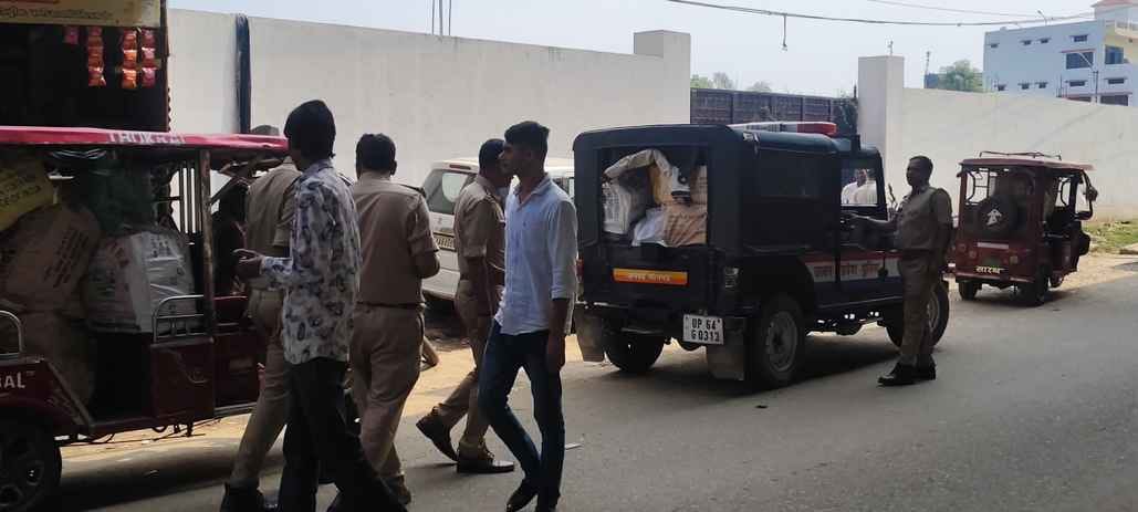Two quintals of firecrackers recovered from a cosmetic shop, one arrested