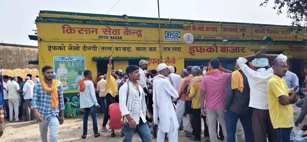 Farmers flocked to the committees for fertilizers, server problems increased