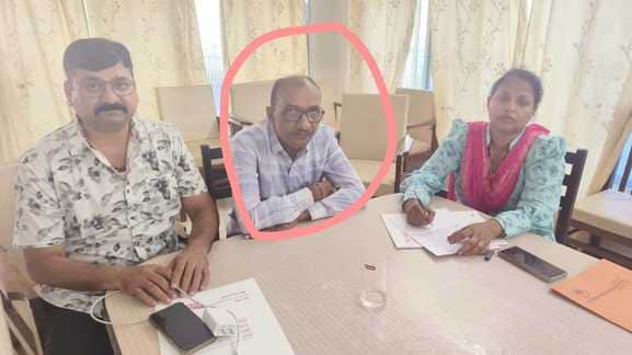 समिति प्रबंधक रिश्वत लेते चढ़ा लोकायुक्त के हत्थे