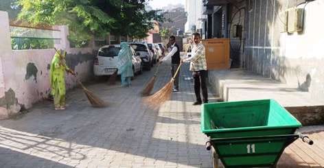The public was encouraged to keep wet and dry waste separate.