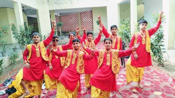 Cultural splendor spread on stage, artists won applause at Children's Festival