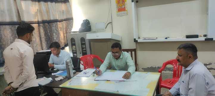 697 seats were vacant in eight government ITIs in the district.