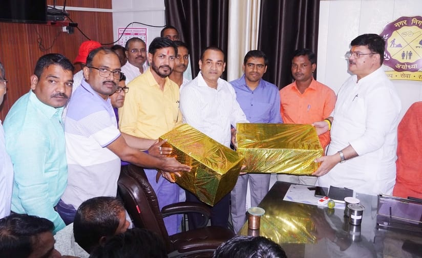 25,000 cow dung lamps arrived from Lakhimpur for the festival of lights