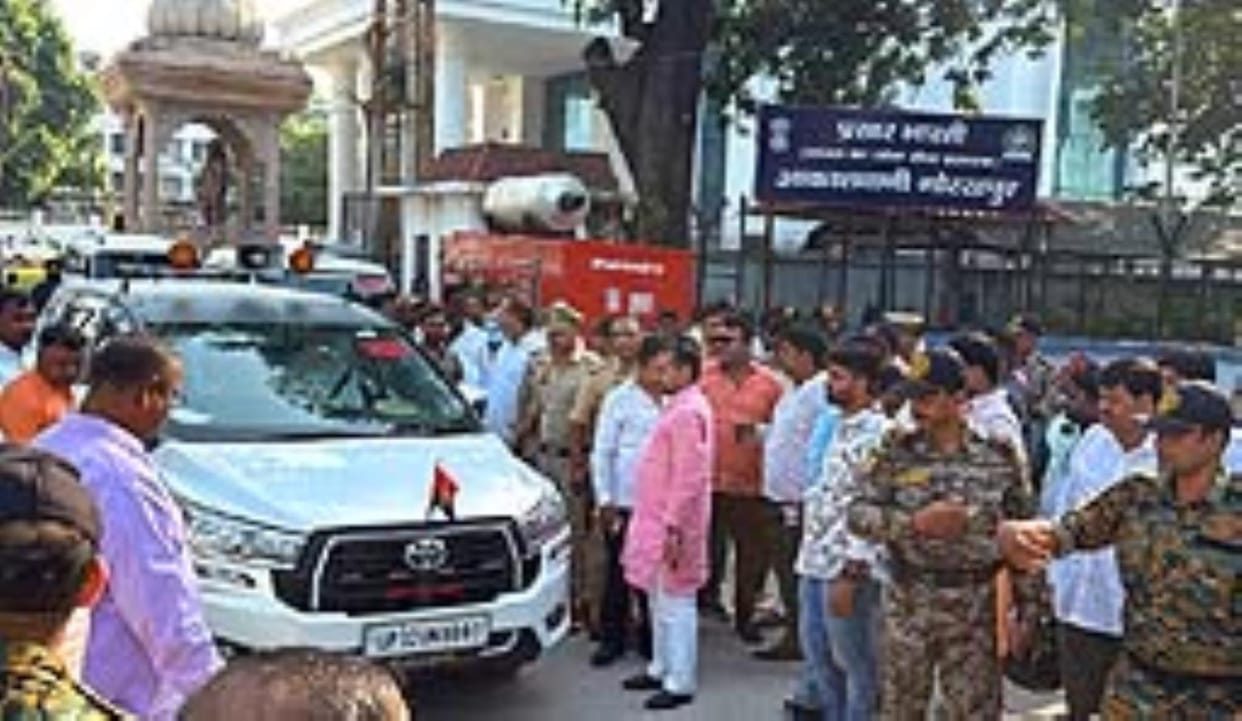 In Gorakhpur, Security in-charge of All India Radio attacked BJP district vice president, arrested