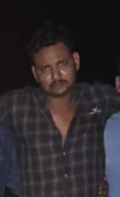 A man carrying a reward of 25,000 rupees was arrested in a police encounter and was shot in the leg