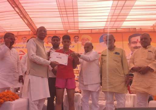 Kanpur's Varsha defeated Azamgarh's Jaya.