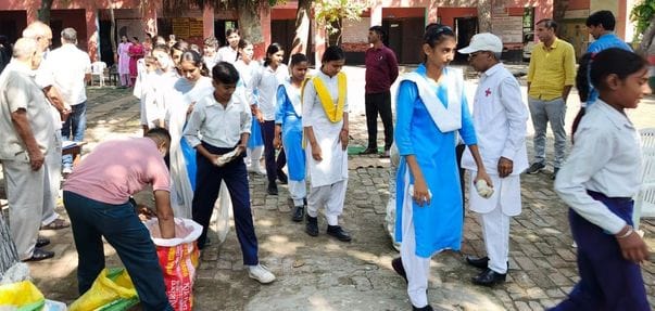 By distributing diyas, people were made to pledge to boycott foreign goods.