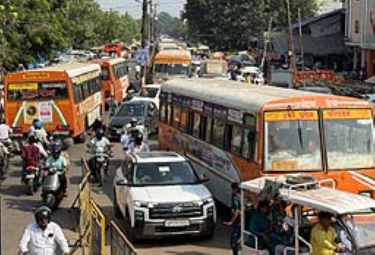 Gorakhpur News: Traffic jam on Station Road troubles pedestrians, Rail Museum diversion becomes a headache