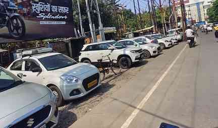 No municipal arrangement, parking zones have been created on the side of the road