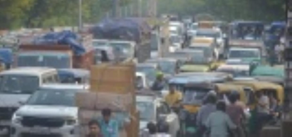 Festival crowds in markets, lack of parking leads to traffic jams